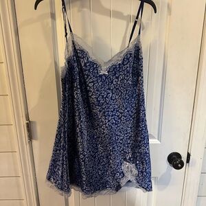 Victoria's Secret Navy and White nightie